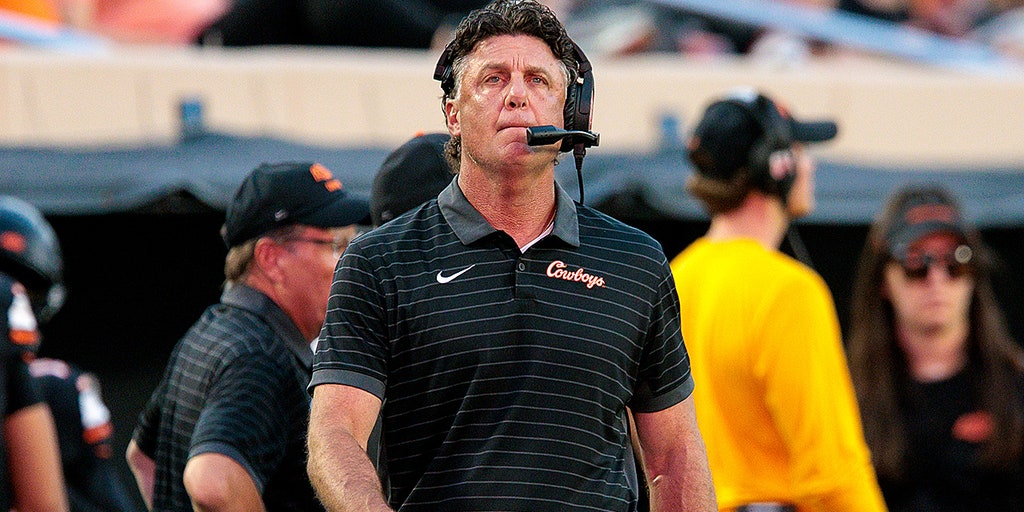Oklahoma State fans call for Mike Gundy to be fired after historic loss to Tulsa